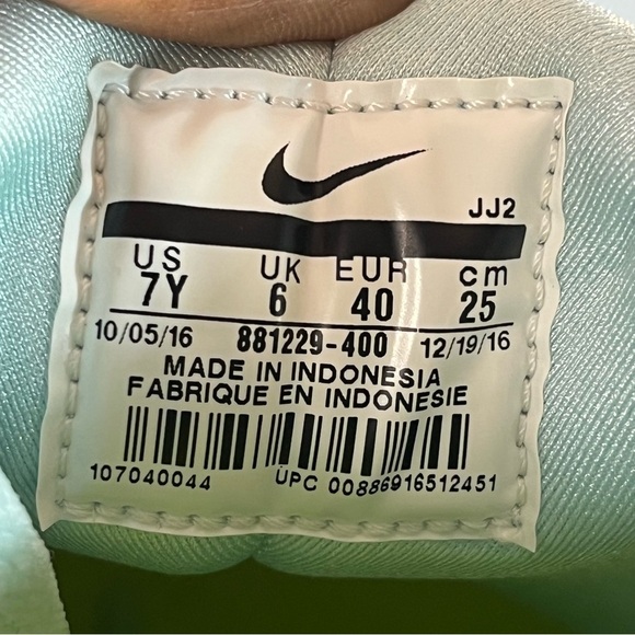 Nike Air Max Blue Green Women's Sneakers with Visible Air Cushioning - Picture 12 of 12